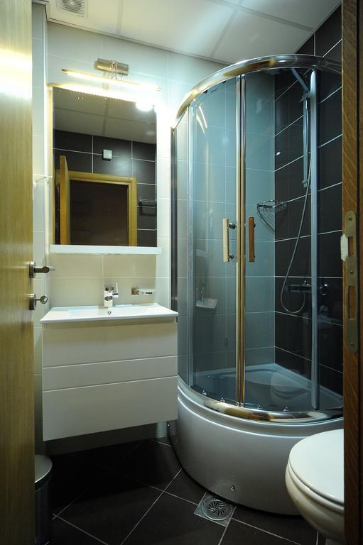 Garni Uni Elita Lux Hotel Ni Habitación foto