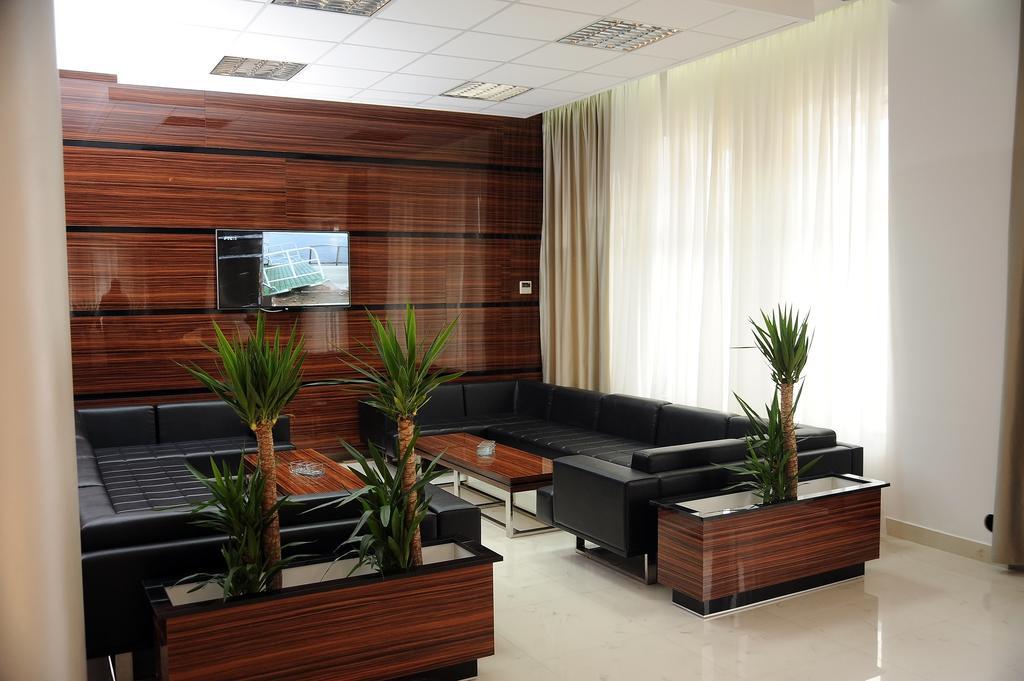 Garni Uni Elita Lux Hotel Ni Exterior foto