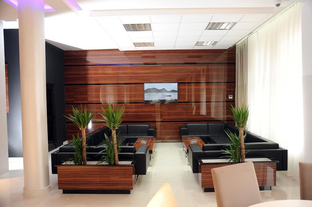 Garni Uni Elita Lux Hotel Ni Exterior foto