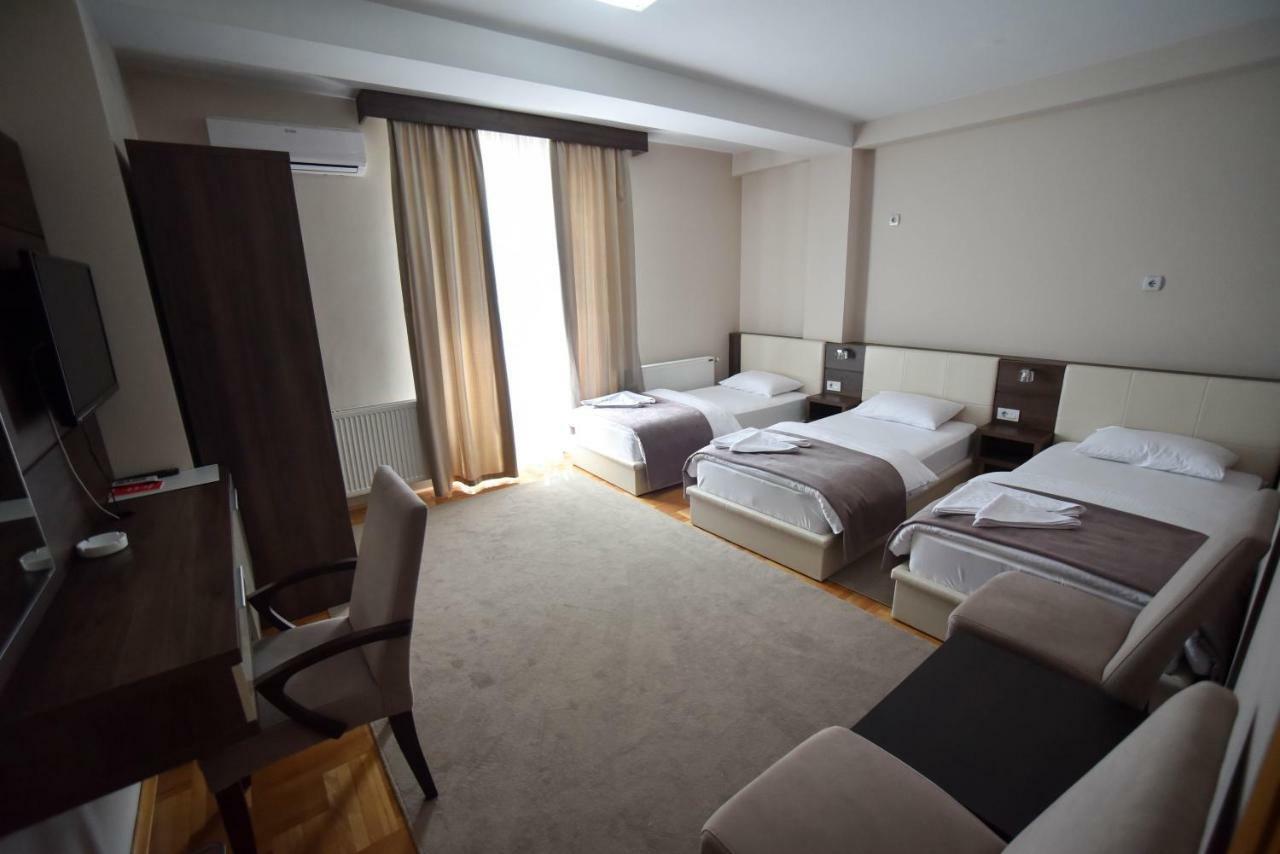 Garni Uni Elita Lux Hotel Ni Exterior foto